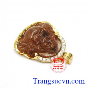 Có thể kết hợp mặt dây đá thạch anh tóc với dây chuyền vàng hoặc dây da, dây cao su