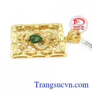 Mặt dây rồng vàng ôm ngọc phỉ thúy mang ý nghĩa về quyền lực, sức khỏe và may mắn