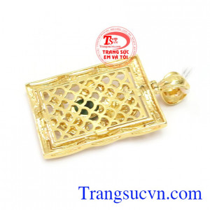 Mặt dây rồng vàng ôm ngọc phỉ thúy mang ý nghĩa về quyền lực, sức khỏe và may mắn. Mặt dây rồng vàng jadeite bảo hành 12 tháng, giao hàng trên toàn quốc.