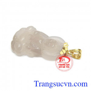 Móc đeo được chế tác từ vàng 10k