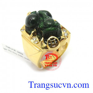 Nhẫn nam tì hưu Jadeite là sản phẩm vàng 18k, sản phẩm đẹp được gắn tì hưu đá Jadeite thiên nhiên