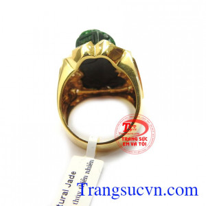 Nhẫn nam tì hưu Jadeite là sản phẩm vàng 18k, sản phẩm đẹp được gắn tì hưu đá Jadeite thiên nhiên