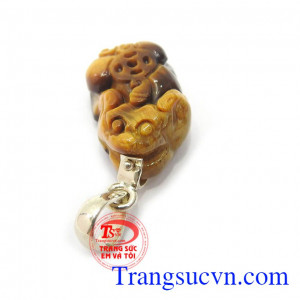 Mặt dây bạc tì hưu may mắn là sản phẩm tì hưu được chế tác từ đá mắt hổ thiên nhiên, được điêu khắc tinh xảo