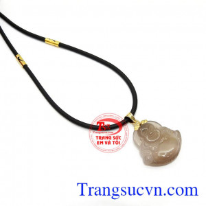 Khách hàng có thể thay đổi dây cao su bằng dây chuyền vàng để đổi mới phong cách