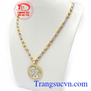 Bộ Dây Chuyền Đẳng Cấp là sự kết hợp giữa mặt dây nhập Hàn Quốc và dây chuyền sản xuất tinh tế, mang lại sự mạnh mẽ, cá tính và đẳng cấp cho phái mạnh