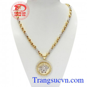 Bộ Dây Chuyền Vàng Tây Đẳng Cấp là sự kết hợp giữa mặt dây nhập Hàn Quốc và dây chuyền sản xuất tinh tế, mang lại sự mạnh mẽ, cá tính và đẳng cấp cho phái mạnh