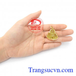 Mặt Phật Thạch Anh Hạnh Phúc hình phật Di Lặc là biểu tượng mang lại hạnh phúc, bình an và tài lộc cho chủ nhân, được rất nhiều người ưa chuộng lựa chọn như là lá bùa hộ mệnh cho bản thân