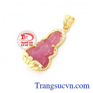 Phật Quan Âm trong phong thủy là biểu tượng mang lại bình an, thánh thiện, hướng phật và đem tới bình an cho người đeo