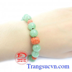 Chuỗi vòng tay được nhiều người ưa thích. Chuỗi vòng ngọc cẩm thạch đẹp