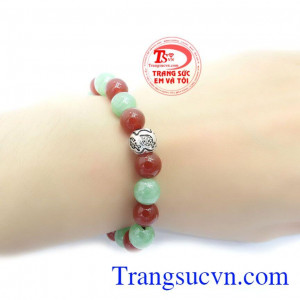 Chuỗi ngọc cẩm thạch và mã não là sản phẩm từ thiên nhiên ban tặng, sản phẩm đẹp có charm bạc xinh xắn