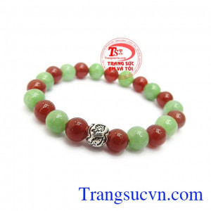 Chuỗi ngọc cẩm thạch và mã não là sản phẩm từ thiên nhiên ban tặng, sản phẩm đẹp có charm bạc xinh xắn