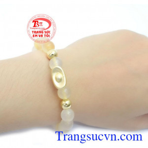 Sản phẩm mã não thiên nhiên kết hợp với charm bạc si vàng màu, chuỗi vòng tay mã não xinh xắn