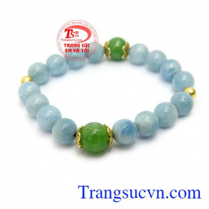 Chuỗi vòng aquamarine là sản phẩm đá aquamarine kết hợp với ngọc cẩm thạch thiên nhiên và charm bạc si vàng màu đẹp