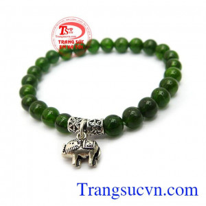Chuỗi vòng tay diopside là sản phẩm đá thiên nhiên, màu xanh lá cây kết hợp cùng charm bạc hoặc charm bạc si vàng đẹp