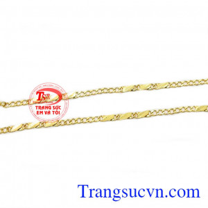 Sản phẩm được chế tác từ vàng 10k bền đẹp, sáng bóng