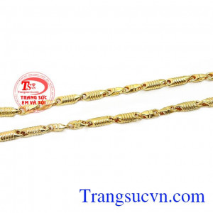 Sản phẩm chế tác từ vàng 10k, sáng bóng, bền đẹp