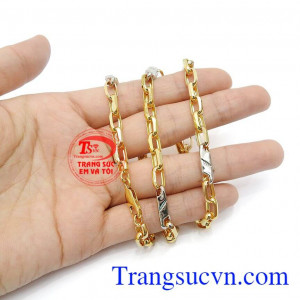 Khách hàng có thể kết hợp cùng mặt dây để làm trang sức thêm hoàn hảo hơn