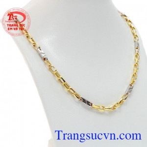 Dây chuyền được kết hợp giữa vàng màu và vàng trắng tạo điểm nhấn cho người đeo