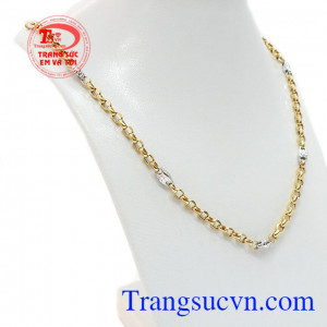 Dây chuyền nam phong cách Italy vàng 10k được chế tác theo phong cách Italy, nơi nổi tiếng với các thiết kế dây chuyền độc đáo, đầy tính sáng tạo. 