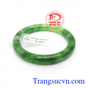 Vòng ngọc đeo hợp thời và phong thủy