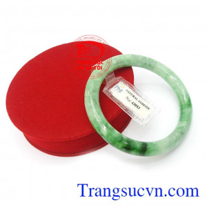 Ngọc cẩm thạch chứa nguồn năng lượng dòi dào, có tác dụng trừ tà, mang may mắn, bình an cho người đeo