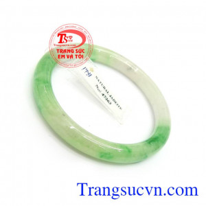 Vòng ngọc phong thủy bền đẹp, sáng bóng