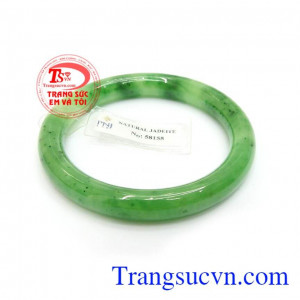 Vòng ngọc cẩm thạch có tác dụng chữa bệnh, giảm căng thẳng, giải trừ tà ma, mang may mắn, bình an và tài lộc