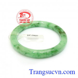 Vòng cẩm thạch thiên nhiên sang trọng