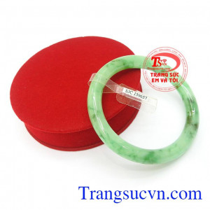 Vòng Ngọc Cẩm Thạch Hạnh Phúc đeo hợp phái đẹp, sang trọng, hợp phong thủy