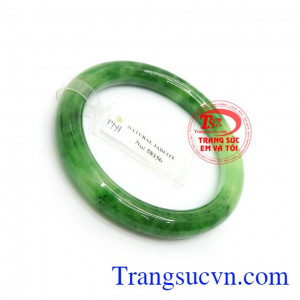 Vòng Ngọc Cẩm Thạch Cát Khí đeo hợp thời trang và phong thủy phái đẹp