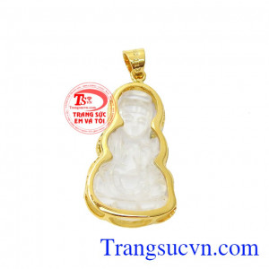 Mặt dây được bọc vàng 14k xung quanh đảm bảo độ bền đẹp cho viên đá thạch anh trắng