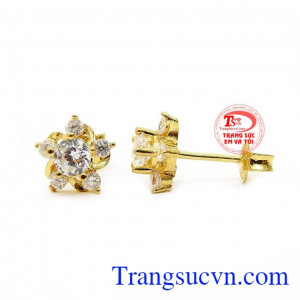 Sản phẩm được chế tác từ vàng 10k và đá CZ