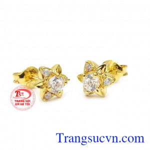 Hoa tai được chế tác từ vàng tây 10k và đá CZ lấp lánh bền đẹp