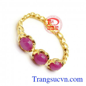 Lắc Tay Ruby Sao Nhân Tạo kiểu dáng độc đáo, đường nét chế tác tinh xảo, đeo hợp thời trang mang lại sự sang trọng, quý phái và nhẹ nhàng