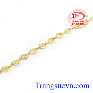 Lắc Tay Vàng Tây May Mắn chế tác bằng vàng 10k bền đẹp, chất lượng, lắc tây vàng tây kiểu dáng trang nhã, phù hợp phong cách thời trang