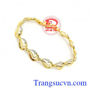 Lắc Tay Vàng Tây May Mắn chế tác bằng vàng 10k bền đẹp, chất lượng, lắc tây vàng tây kiểu dáng trang nhã, phù hợp phong cách thời trang