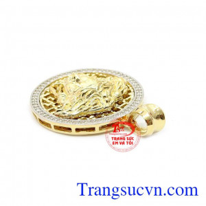 Sản phẩm chế tác từ vàng 10k, nhập khẩu từ Hàn Quốc
