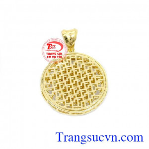 Mặt sau thiết kế đẹp mắt, bền đẹp