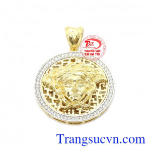 Mặt dây vàng nam tính size nhỏ là một sự lựa chọn khác cho phái nam.