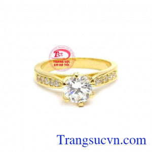 Sản phẩm được gắn đá lấp lánh tạo điểm nhấn cho chiếc nhẫn