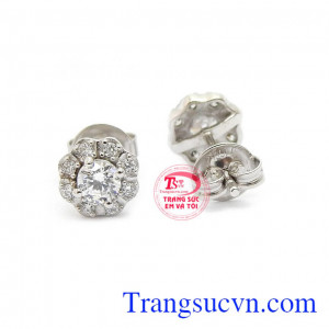 Bông tai được chế tác từ vàng trắng 10k