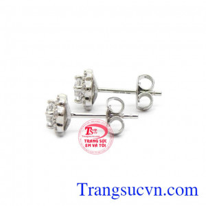 Chốt cài được làm chắc chắn, gọn nhẹ cho người dùng