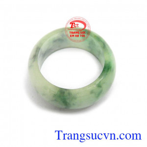 Nhẫn ngọc cẩm thạch nam đẹp là sản phẩm nhẫn ngọc cẩm thạch nam sang trọng, mạnh mẽ