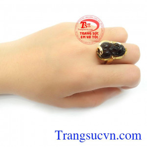 Tỳ hưu trong phong thủy có tác dụng giải trừ tà khí, chiêu tài lộc, mang bình an, tài lộc và thịnh vượng