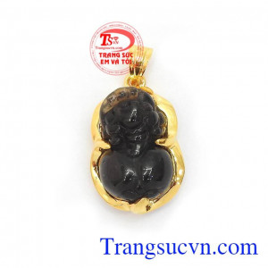 Mặt dây Tỳ Hưu với kiểu chạm khắc tinh xảo, mang lại sự sang trọng, tinh tế trong từng chi tiết sản phẩm