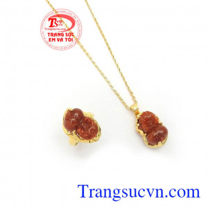 Tỳ hưu có tác dụng giải trừ tà khí, chiêu tài lộc, mang lại bình an và hạnh phúc cho người đeo