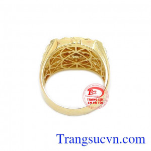 Sản phẩm chế tác từ vàng 10k, kết hợp với đá nhân tạo bền đẹp