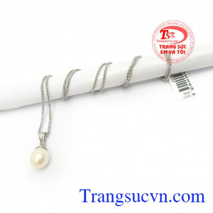 Bộ Dây Chuyền Nữ Thanh Lịch đeo hợp thời trang, tôn lên sự sang trọng, dịu dàng và phong cách cho phái đẹp