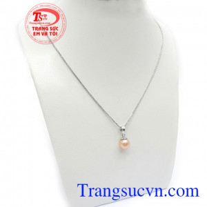 Bộ Dây Ngọc Trai Cá Tính bền đẹp, chất lượng, là sự kết hợp giữa dây chuyền Ý 10k và mặt dây gắn ngọc trai bền đẹp