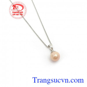 Bộ Dây Ngọc Trai Cá Tính với sự kết hợp độc đáo, mang lại sự trẻ trung, quý phái và sang trọng cho phái đẹp, là món quà phù hợp dàng tặng người bạn yêu thương